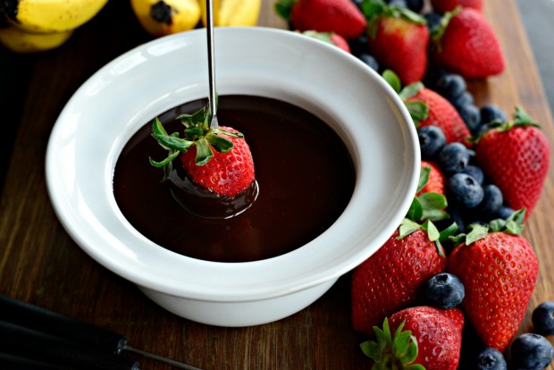 Chocolate-Fondue-l-SimplyScratch.com-15-620x414