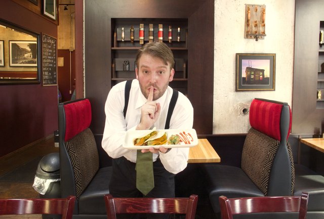 26-restaurant-secrets-only-servers-know