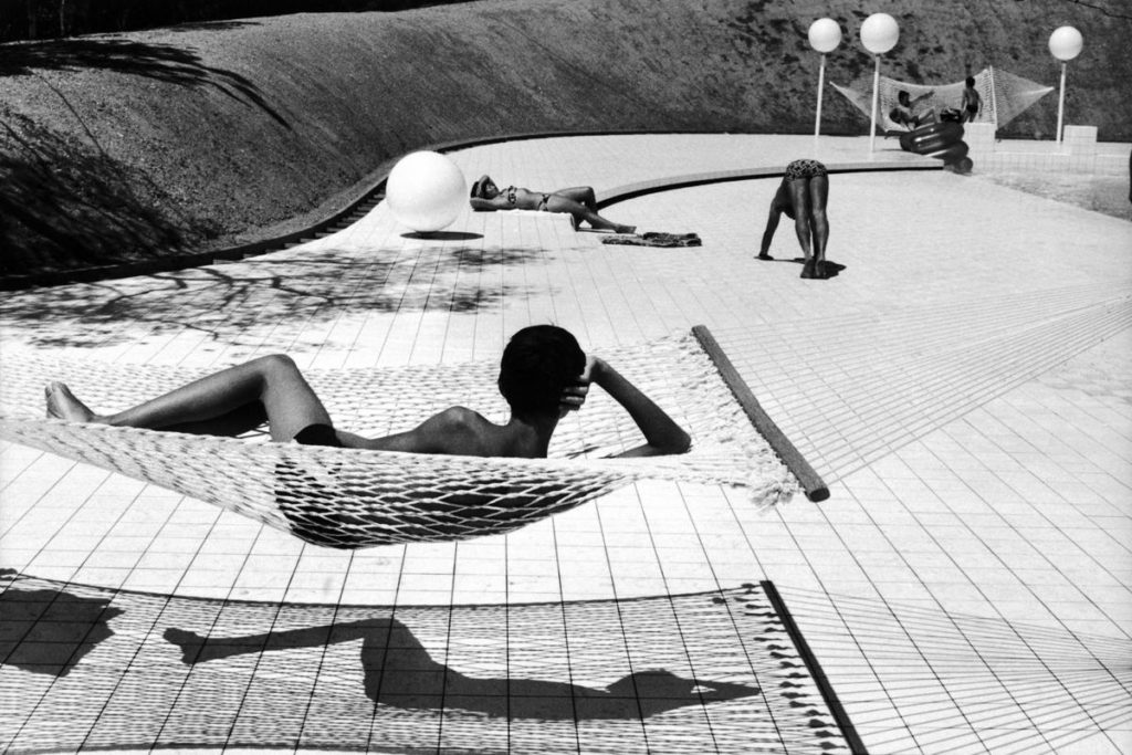 Swimming-pool-designed-by-Alain-Capeilières_teaser-1200x800