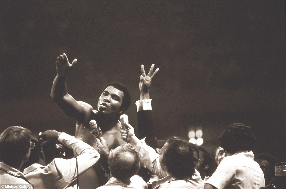 3208EB6500000578-3484098-September_15_1978_Muhammad_Ali_beat_Leon_Spinks_to_win_the_Heavy-a-162_1457539755709