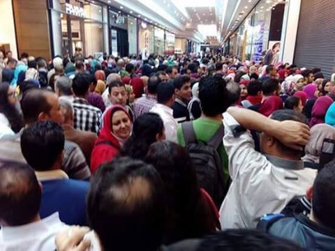 8 Pictures That Show How Absolutely Crazy Black Friday Was In Egypt Scoop Empire