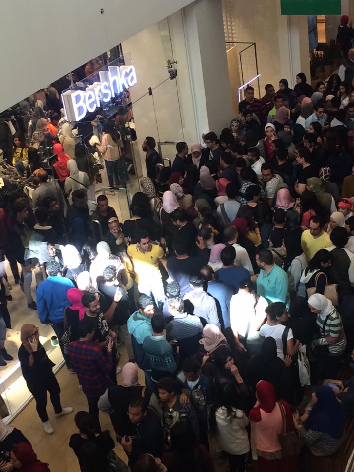 8 Pictures That Show How Absolutely Crazy Black Friday Was In Egypt Scoop Empire