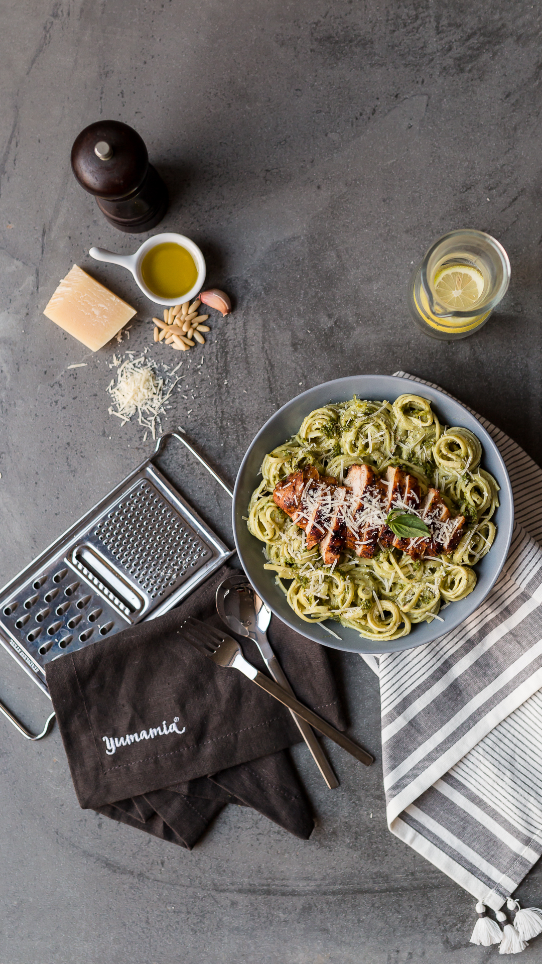 Pasta la vista, baby! Yumamia's chicken pesto pasta is made of tender grilled chicken breasts served with an al dente Fettuccine pasta that is stirred in a creamy basil pesto sauce. Oh, and a sprinkle of Parmesan cheese.