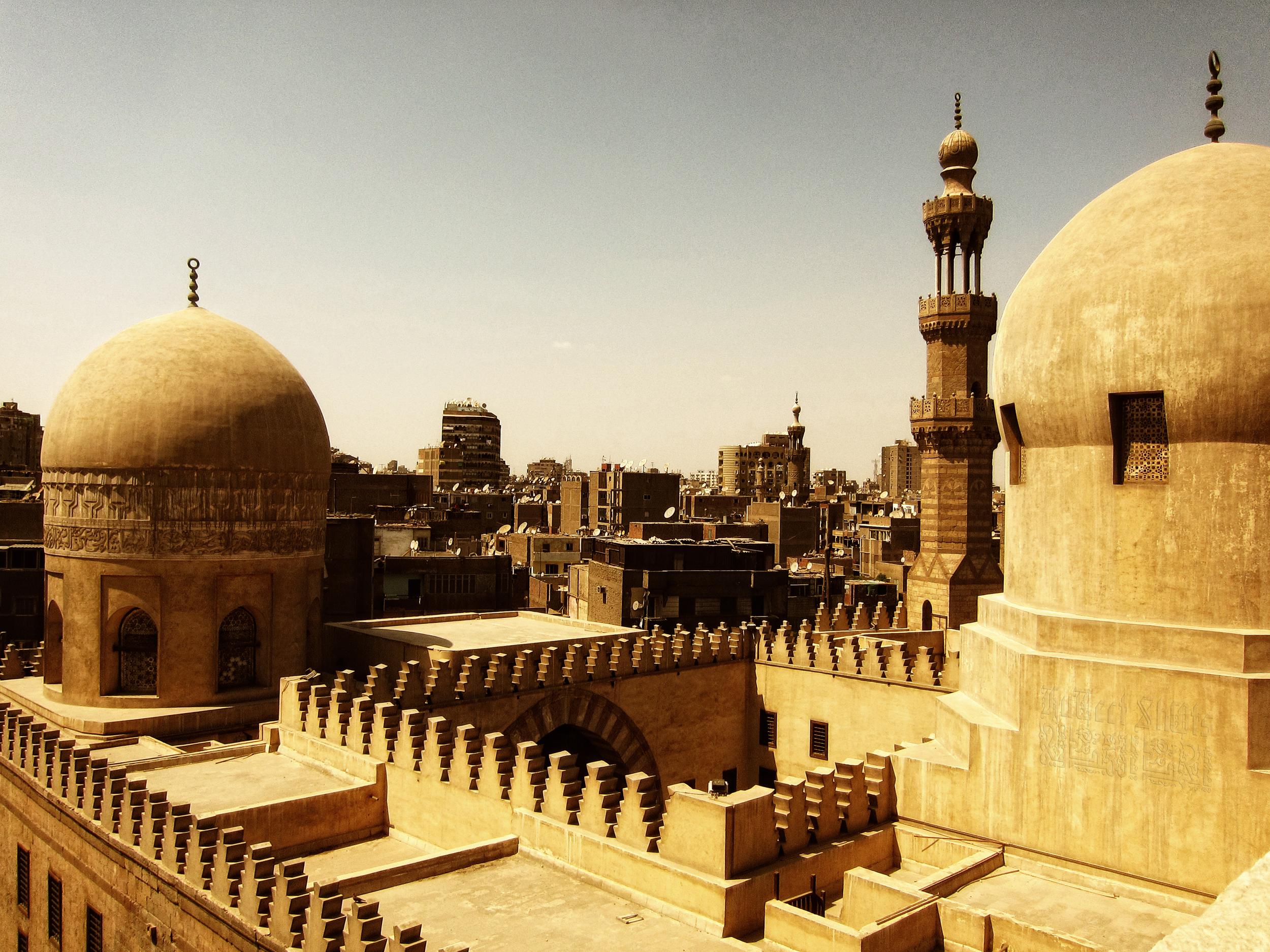 Часть большого каира 4 буквы. Исламский Каир в Египте. Мечеть ибн Тулуна. Мечеть в Каире Египет.