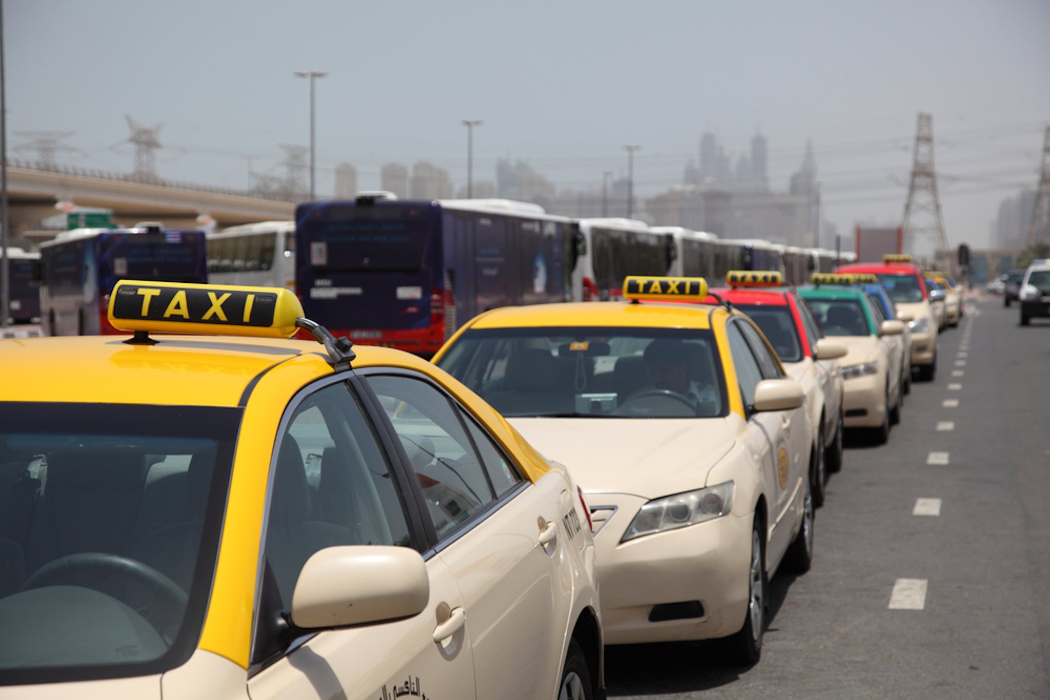 Такси в оаэ приложение. Careem такси Дубай. Такси RTA ОАЭ. Такси в Дубае. Такси в Дубае фото.