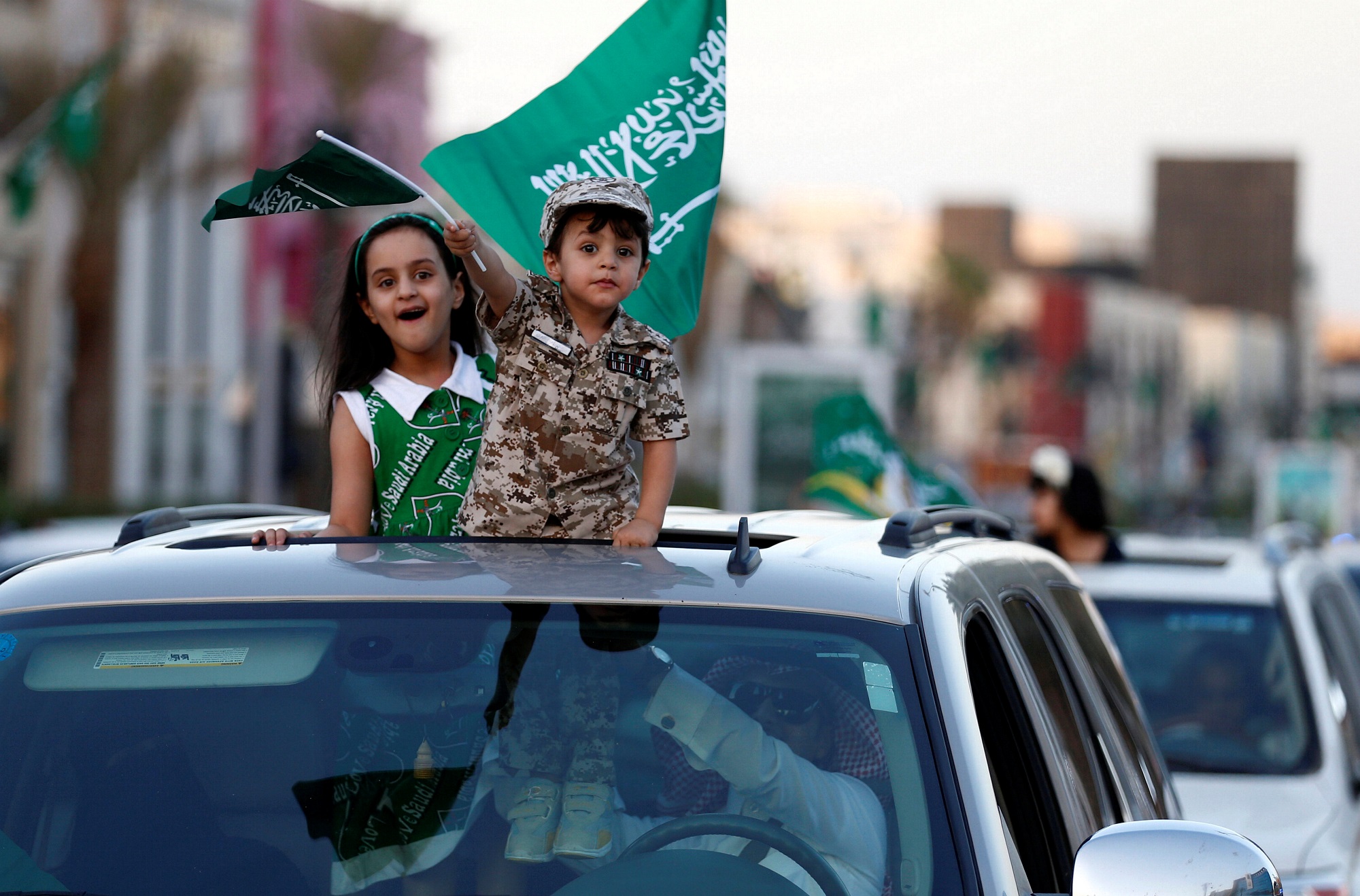 Саудовская аравия дети. Saudi Arabia National Day. Саудовская Аравия люди. Саудовская Аравия традиции семьи.