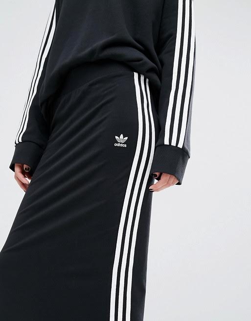 abaya adidas