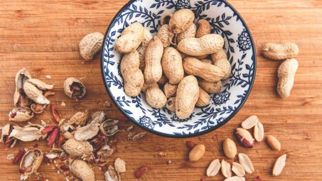 Almonds and peanuts for Vitamin E