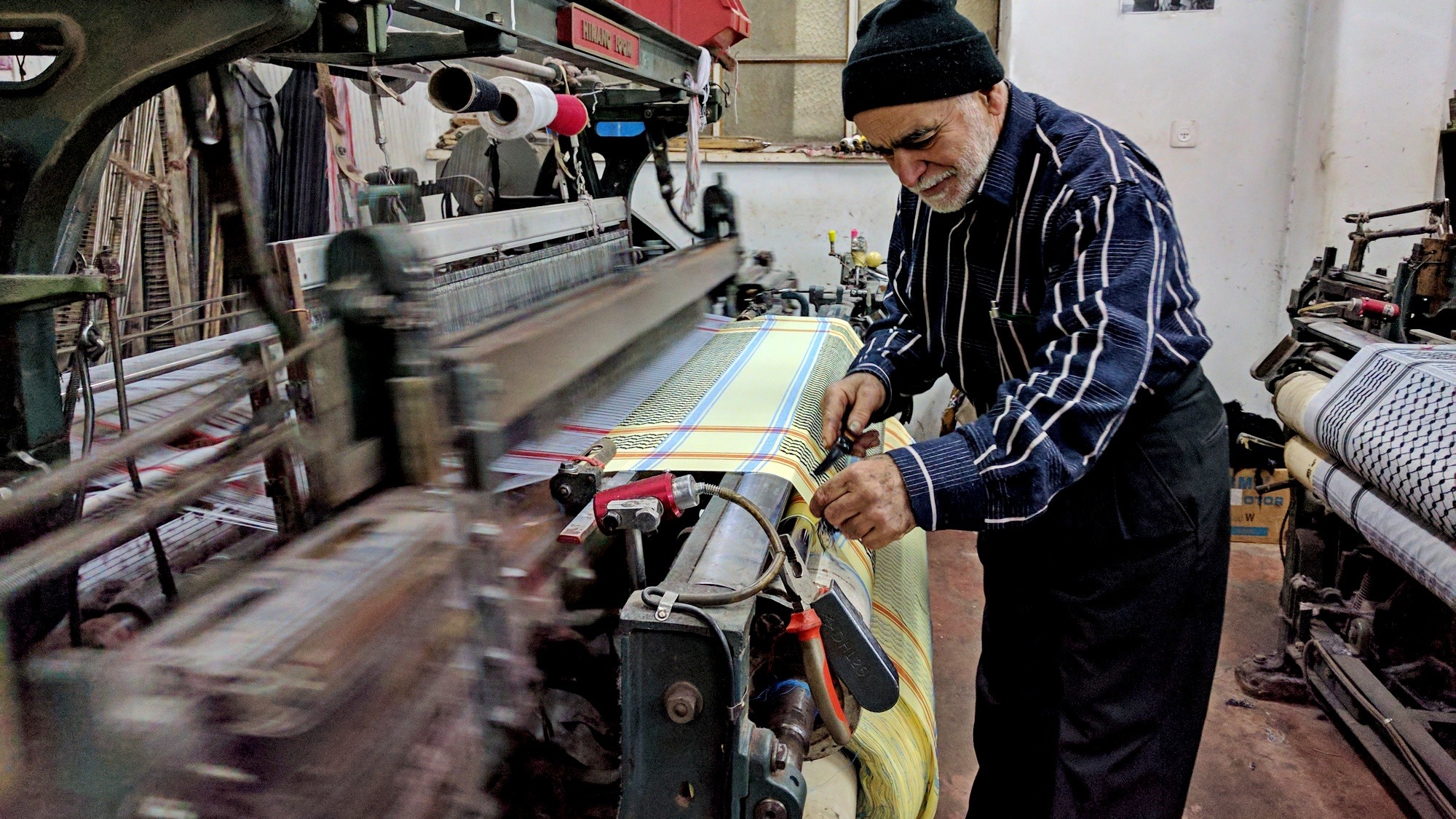 Palestine's Last Kufiya Factory Is Struggling, Here's How You Can Help ...