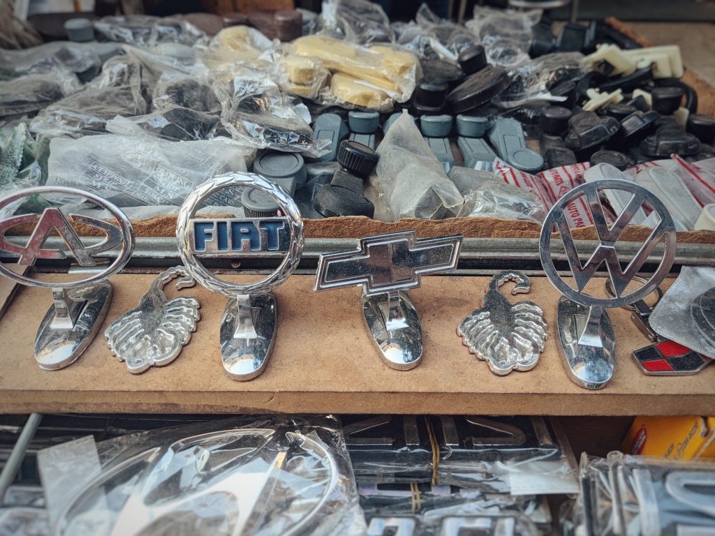 Car accessories market in downtown Cairo
