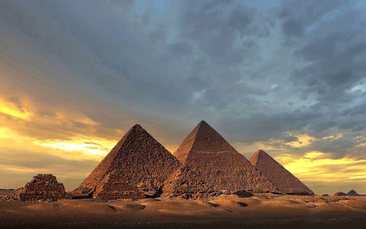 نهضة السياحة في مصر: حلقة نقاش حول التراث والثقافة وما وراءهما