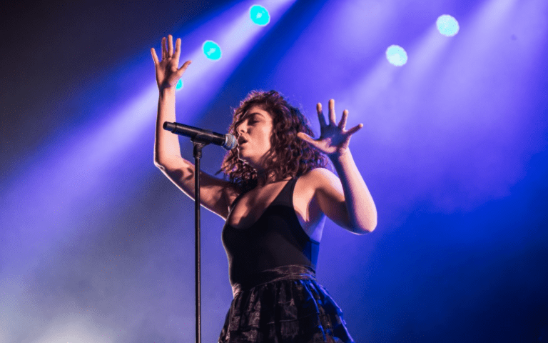 Lorde’s Songs Disappear From Apple Music Israel After “Free Palestine” Shout Lorde’s Songs Disappear From Apple Music Israel After “Free Palestine” Shout